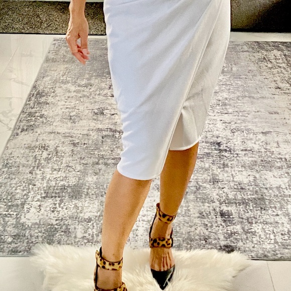 💥 Sale!
✨ New York & Company White Dress with Gold Buttons | Size S - Picture 5 of 6